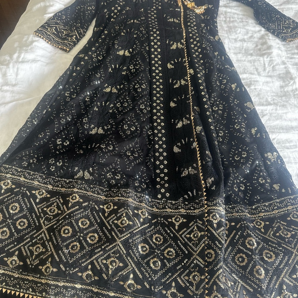 Elegant Black and Gold Women's Dress 
Pakistani /Indian Clothse